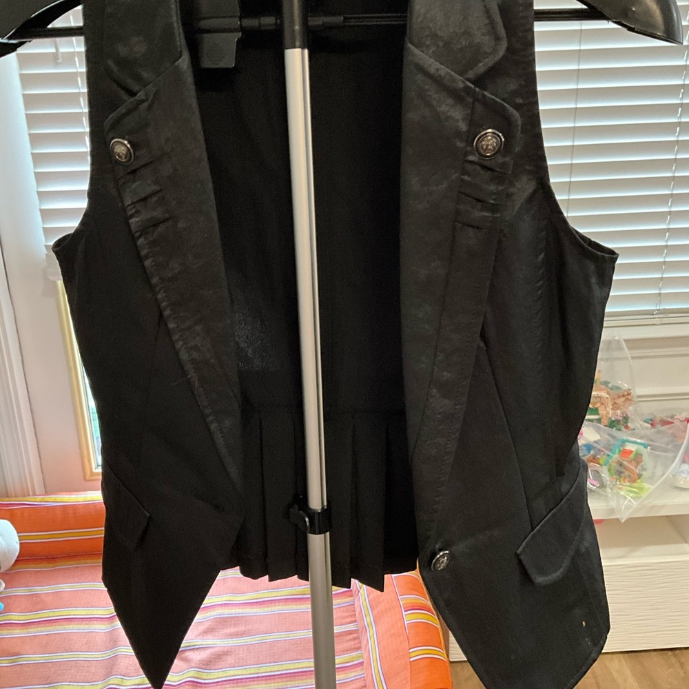 Black Tailored Vest for Elegant Layering